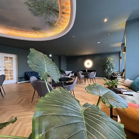 Rotkreuzplatz Hotel 3*