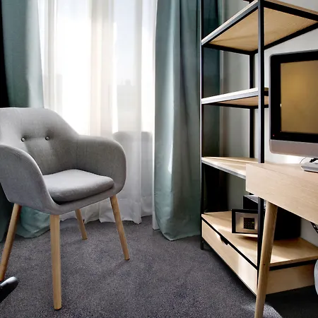 Hotel Rotkreuzplatz 3*