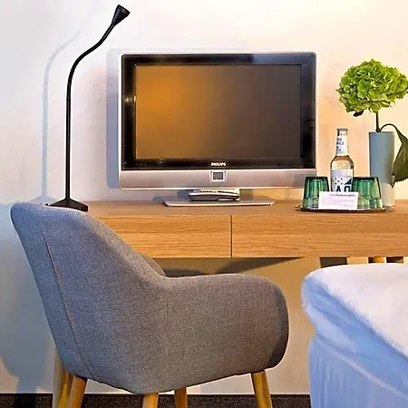 Hotel Rotkreuzplatz 3*