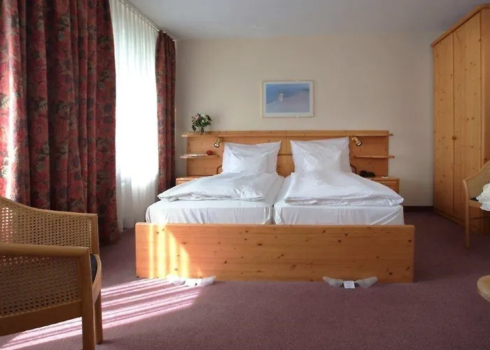 Hotel Rotkreuzplatz 3*