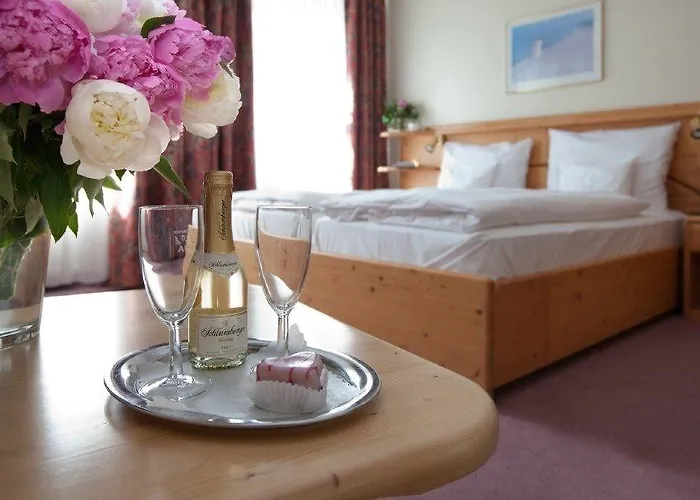 Hotel Rotkreuzplatz 3*