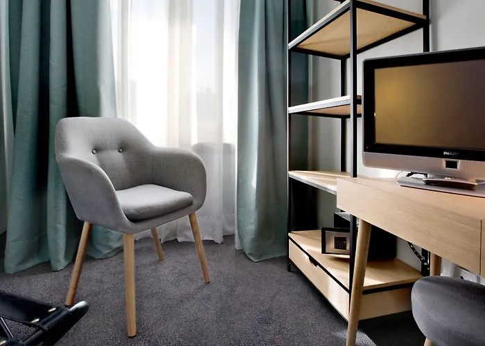 Hotel Rotkreuzplatz 3*