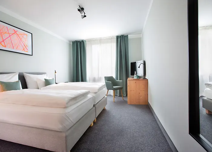 Rotkreuzplatz 3* München